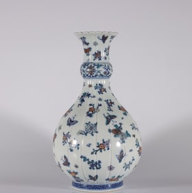 An Exquisite Doucai Flower and Butterfly Pattern Vase