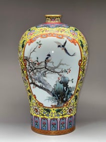 A Exquisite Famille-Rose Yellow Glazed Outline in gold Lotus Pattern Flower and Bird Pattern with