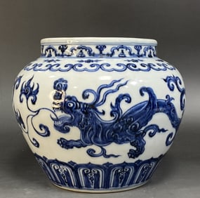 An Exquisite Blue and White Chi-Dragon Pattern Jar