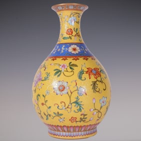 An Exquisite Famille-Rose Painted Gold Lotus Pattern Vase