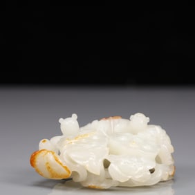 An Exquisite White Jade Figure Pattern Ornament