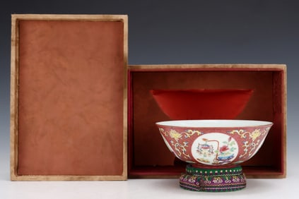 An Exquisite Famille-Rose Lotus Pattern Flower Pattern Bowl