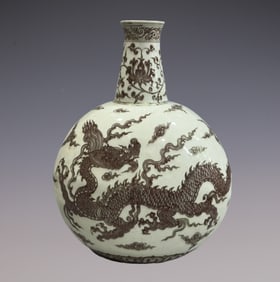 An Exquisite Underglaze-Red Dragon Pattern Lotus Pattern Vase