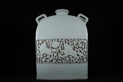 An Exquisite Shufu Glazed Lion Pattern Vase