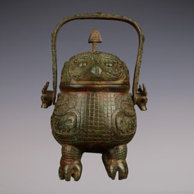 An Exquisite Bronze Bird Bird-Shaped Ewer