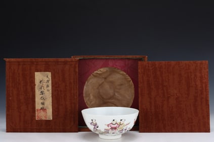 An Exquisite Famille-Rose Character and Story Pattern Bowl