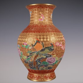 An Exquisite Enamel Painted Gold Flower and Bird Pattern with poem Vase
