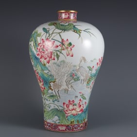 A Exquisite Famille-Rose Flower and Bird Pattern Lotus Pattern with poem Vase