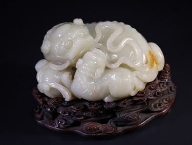 A Exquisite Hetian jade lion playing ball ornament