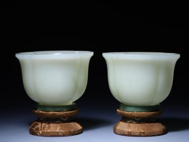 A Pair of Exquisite Hetian jade cups Ornament
