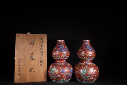 A pair of Exquisite Blue and White Red Ground Dragon Pattern Gourd-Shaped Vase