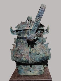 An Archaic Bronze Hu with Swing Handle, Dark Phoenix Motif