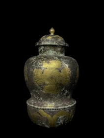 An Archaic Bronze Bottle with Gilt-Silver Floral Decoration