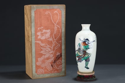 A Rare white glaze Figures Pattern Vase