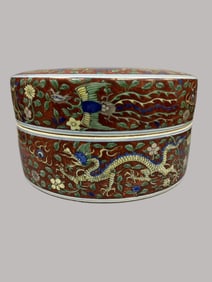 A Rare Blue and White Red Ground Dragon and Phoenix Pattern Box