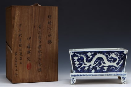 A Rare Blue and White Dragon Pattern Square Censer
