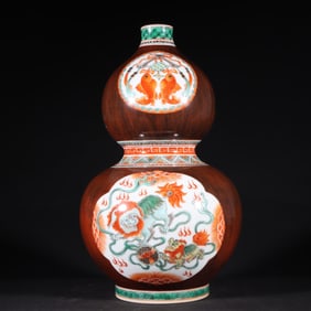 A Rare Wucai wood grain glaze Lions Playing with a Ball Pattern Gourd-Shaped Vase