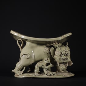 A Rare Yue Kiln Mise Celadon Auspicious animal shape pillow