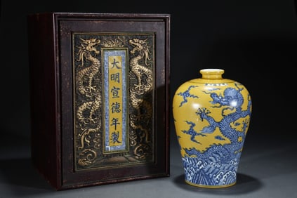 A Rare Blue and White Yellow GroundSeawater Dragon and Phoenix Pattern Vase