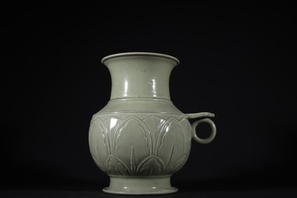 A Rare Yue Kiln Mise Celadon Flower Pattern Vase