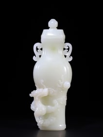 A Exquisite Hetian Jade Carved Dragon Pattern Vase Ornament