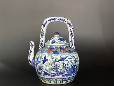 A Rare Blue and White Wucai Flower and Bird Pattern Ewer