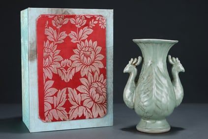A Rare Guan yao Phoenix ear Vase