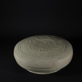 A Rare Yue Kiln Mise Celadon with High Relief Dragon Pattern Box