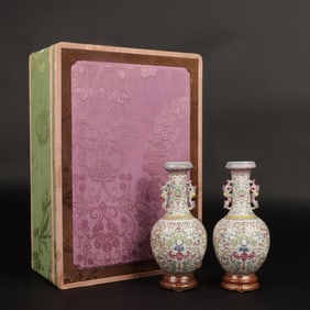 A pair of Exquisite Famille-Rose Lotus Pattern Double-Ears Vase