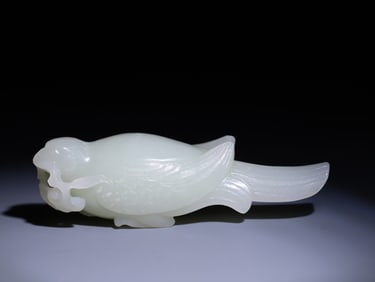 A Exquisite Hetian Jade Magpie Ornament