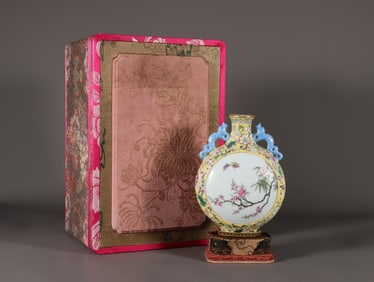 A Rare Famille-Rose Outline in gold Flower Pattern Double-Ears Vase