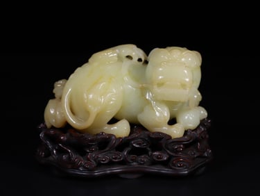 A Exquisite Hetian Jade Lion-shaped Ornament