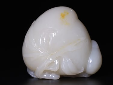 A Exquisite Hetian Jade Peach-shaped Ornament