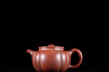 An Exquisite Purple sand rhombus ruyi pattern teapot