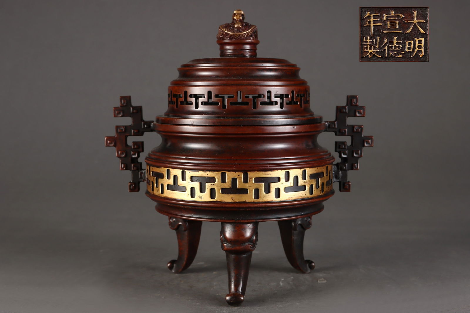 A Rare Red copper body gilt T-pattern halberd ear incense burner: A Rare Red copper body gilt T-pattern halberd ear incense burner,Ming Dynasty,China,Xuande Six-character Mark,Size:22.5cmx14.2cmx16cm,Weight:4.35kg 紫铜胎鎏金T纹