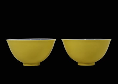 A pair of yellow-glazed blue and white dragon pattern cups