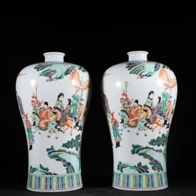 A pair of rare Character and Story Pattern Vase