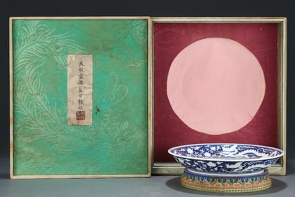 A Rare Blue and White Dragon Pattern Plate