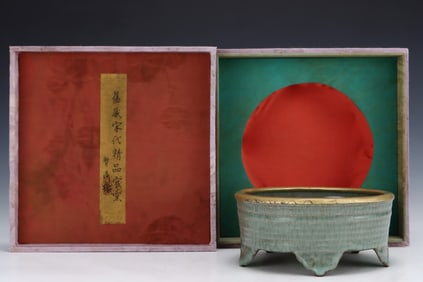 A Rare Guan yao Bow-string Pattern Brush Washer