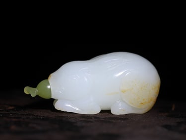 A Exquisite Hetian Jade Rabbit-Shaped Snuff Bottle Ornament