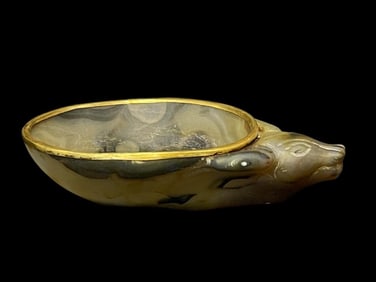 An Archaic Gilt-Silver Chased Agate Cup Inlaid with Gemstones