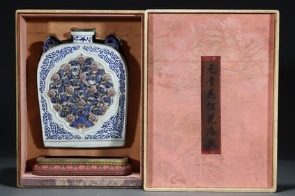 A Rare Blue and White Flower Pattern Vase