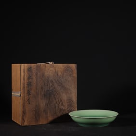 A Rare Celadon Glzed Dragon and Phoenix Pattern Plate