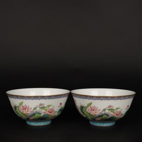 A pair of Exquisite Enamel Outline in gold Lotus Leaf Pattern Bowl