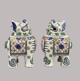 A pair of Exquisite Blue and White Wucai auspicious animal shape Jar