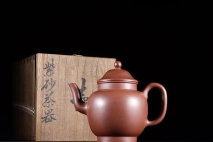 An Exquisite Purple sand palace lamp type teapot