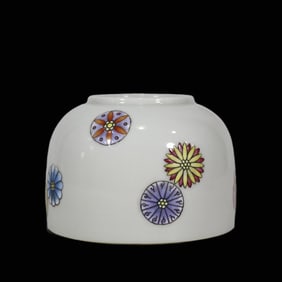 Famille-Rose floral pattern water pot