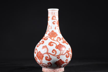 A Rare Sweet white glaze Iron-Red Ruyi Ganoderma lucidum Pattern Vase
