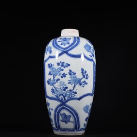 A Rare Blue and White Flower Pattern Vase
