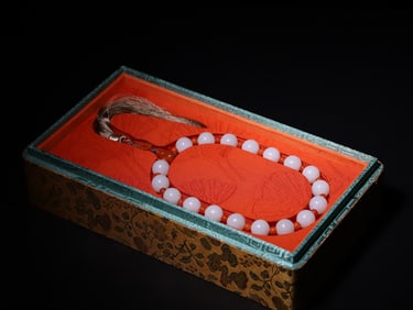 A Exquisite Hetian Jade Bead Necklace